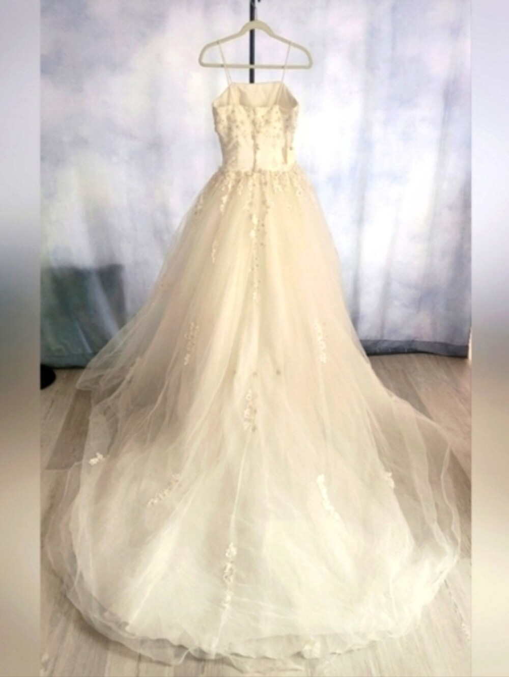 Brand New with tag - Magnificent ballgown Wedding Dress!